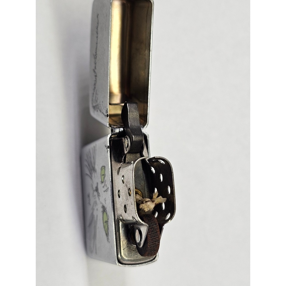 Zippo 250 Spg Cat Green Eyes Lighter Silver‎ Good 2001 Vintage Etched Feline - Picture 4 of 6